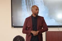 Shaping Your Future: Senior Experience class held a guest lecture on the power of personal branding